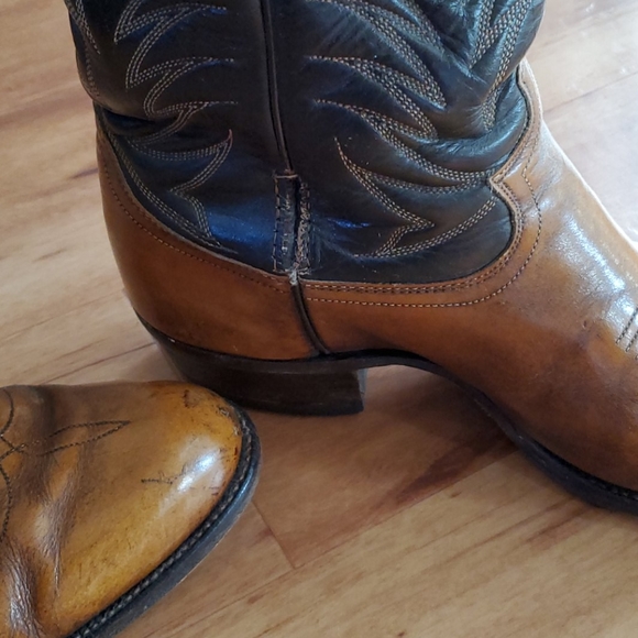 Boots - Picture 4 of 4